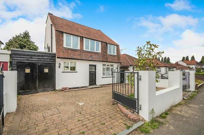 4 Bedroom Detached House To Rent In West Gardens, Epsom, KT17