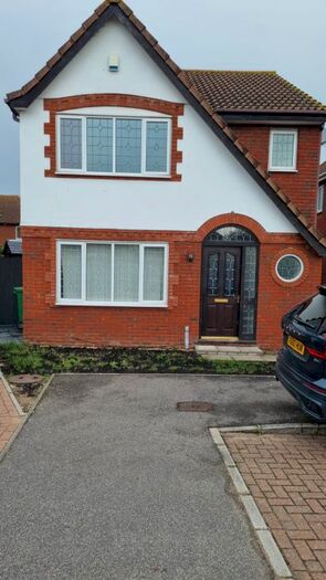 3 Bedroom Detached House To Rent In Kempe Close, Langley, SL3