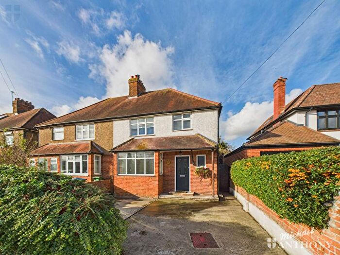3 Bedroom Semi Detached House For Sale In Spenser Road, Aylesbury, Buckinghamshire, HP21