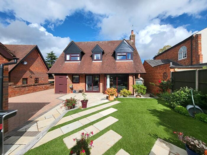 4 Bedroom Detached House For Sale In High Street, Newport Pagnell, MK16