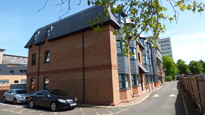 1 Bedroom Apartment For Sale In The Grove, Slough, Berkshire, SL1