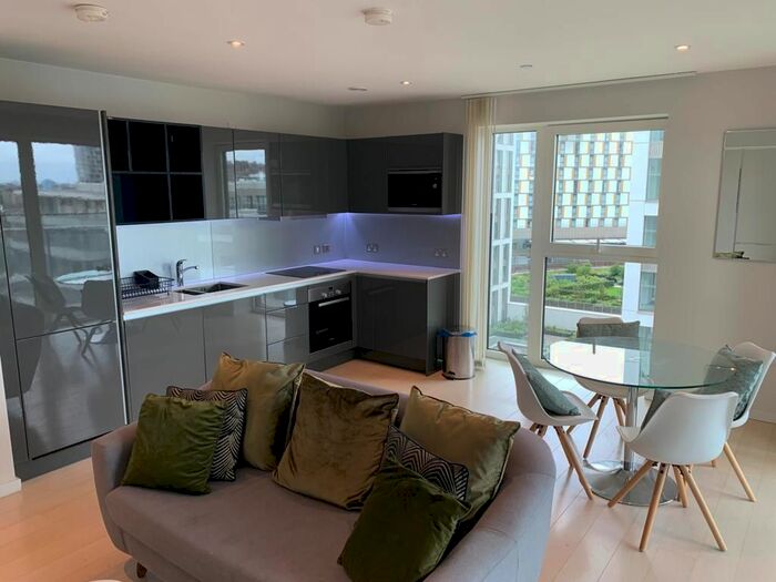 2 Bedroom Flat To Rent In Glasshouse Gardens, Stratford, London, E20
