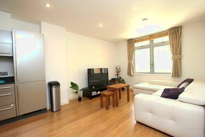 3 Bedroom Apartment To Rent In Caspian Apartments, Salton Square, E14
