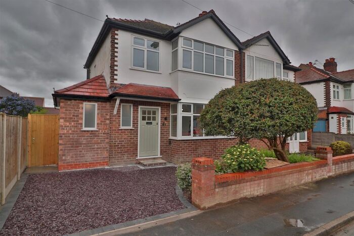 3 Bedroom Semi-Detached House To Rent In Rosemary Avenue, Stockton Heath, Warrington, WA4