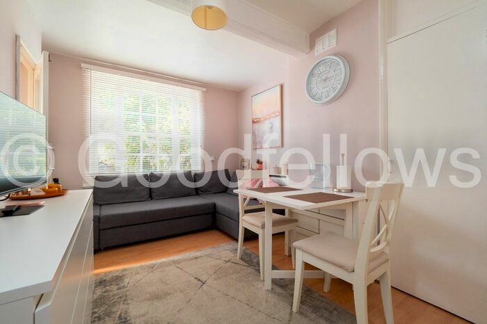 1 Bedroom Maisonette To Rent In Canterbury Road, Morden, SM4