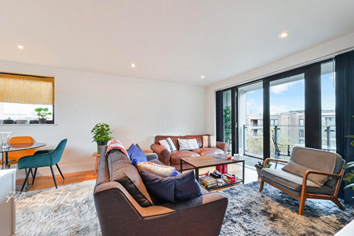 2 Bedroom Apartment For Sale In Bow Common Lane, London, E3
