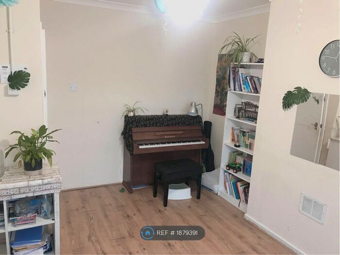 2 Bedroom Maisonette To Rent In Broadsland Road, Southampton, SO17