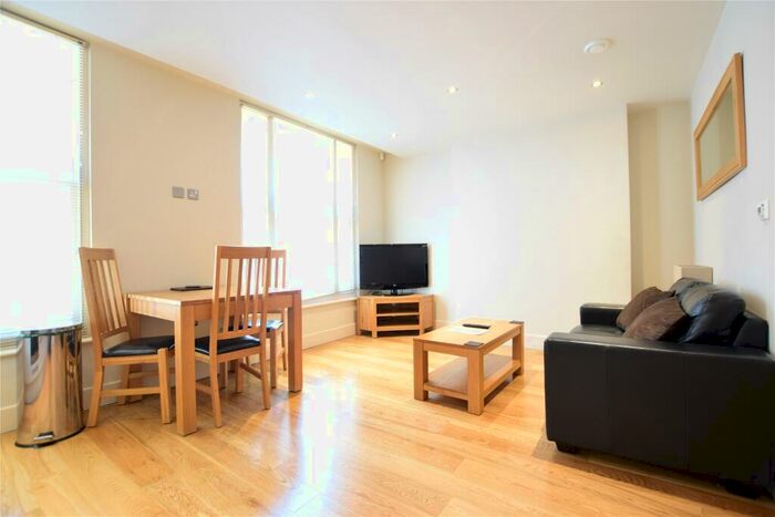 1 Bedroom Apartment To Rent In Cross Street, Reading, Berkshire, RG1
