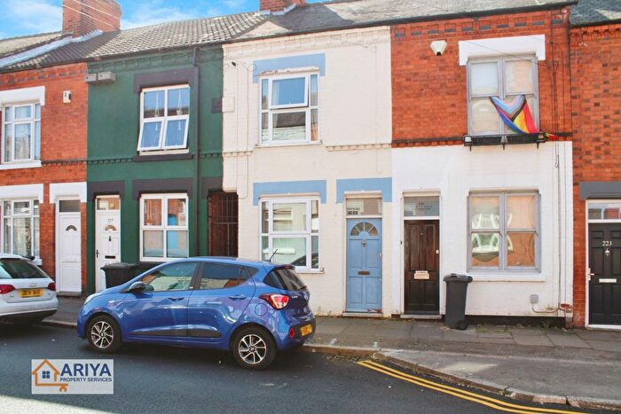 2 Bedroom Terraced House For Sale In Avenue Road Extension, Clarendon Park, Leicester, LE2