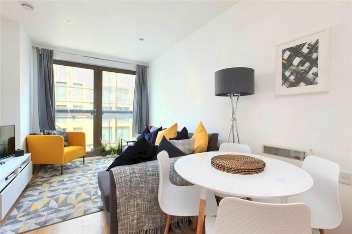 1 Bedroom Flat To Rent In Oak Square, Clapham, London SW9