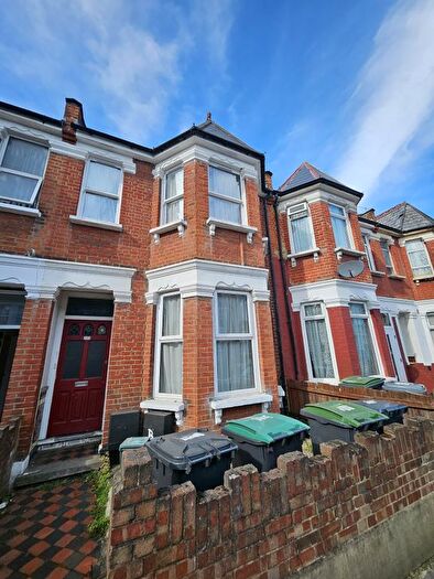 2 Bedroom Flat For Sale In Mount Pleasant Road, London, N17