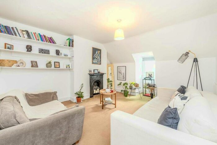 1 Bedroom Flat To Rent In Morella Road, Balham, SW12