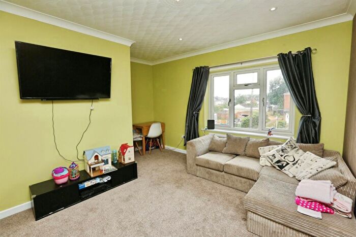 2 Bedroom Flat For Sale In Westley Grove, Fareham, PO14