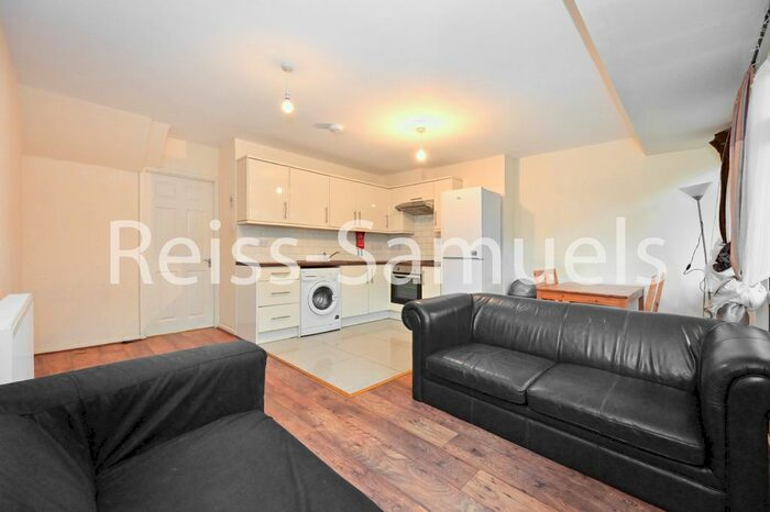 4 Bedroom Maisonette To Rent In Lorrimore Road, Kennington, Southwark, London, SE17