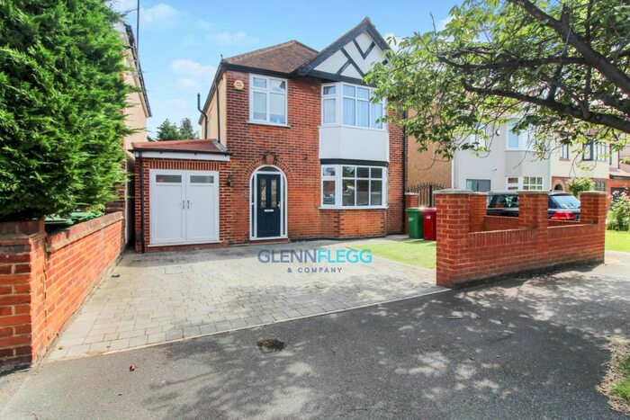 3 Bedroom Detached House To Rent In Quaves Road, Slough SL3