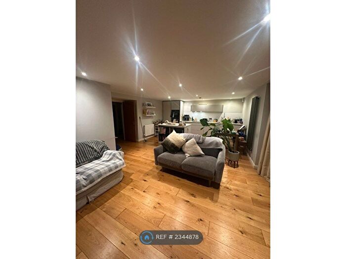 2 Bedroom Flat To Rent In Manchester, Manchester, M20