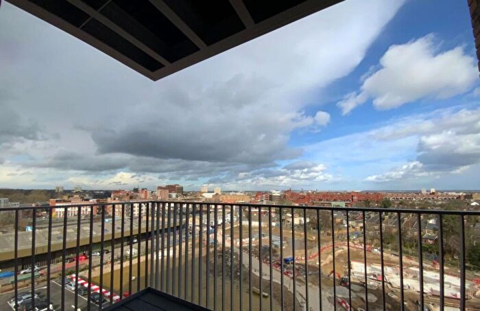 2 Bedroom Flat To Rent In Wood Green, London, N8