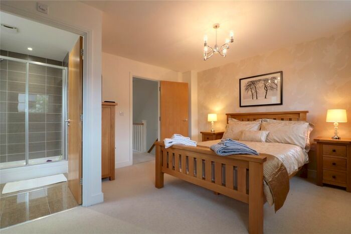 4 Bedroom Town House To Rent In Pond Road, Farnborough, Hampshire, GU14