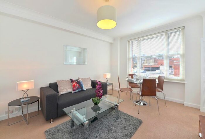 1 Bedroom Flat To Rent In Hill Street, London, W1J