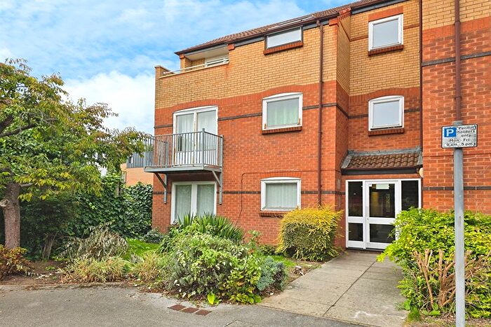 2 Bedroom Flat For Sale In Tonnelier Road, Dunkirk, NG7
