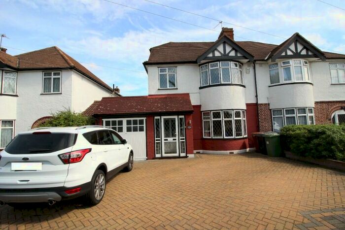 4 Bedroom Semi-Detached House To Rent In Edenfield Gardens, Worcester Park, Surrey, KT4