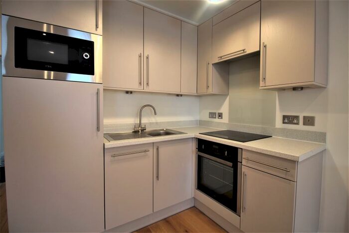 Apartment To Rent In Woking, GU21