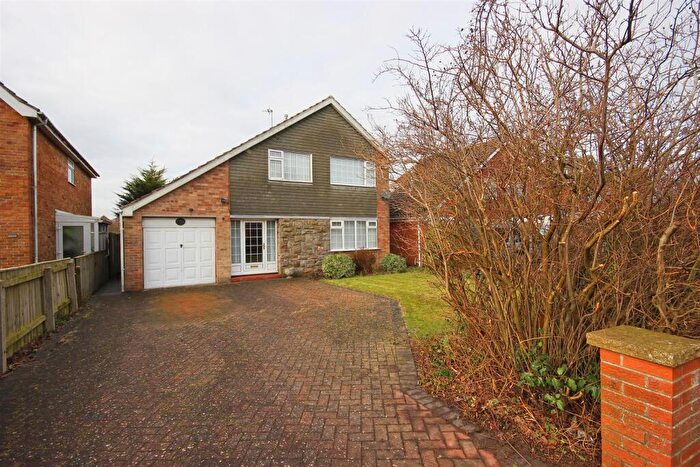 3 Bedroom Detached House For Sale In Ashcourt Drive, Hornsea, HU18