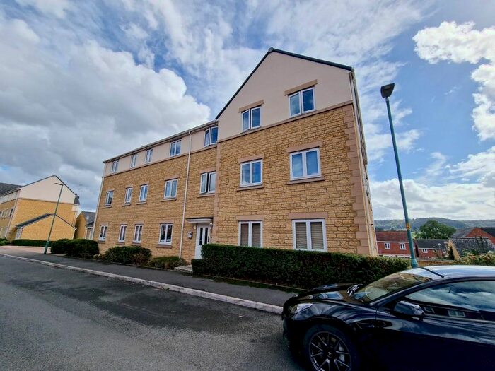 2 Bedroom Flat To Rent In Renard Rise, Stonehouse, GL10