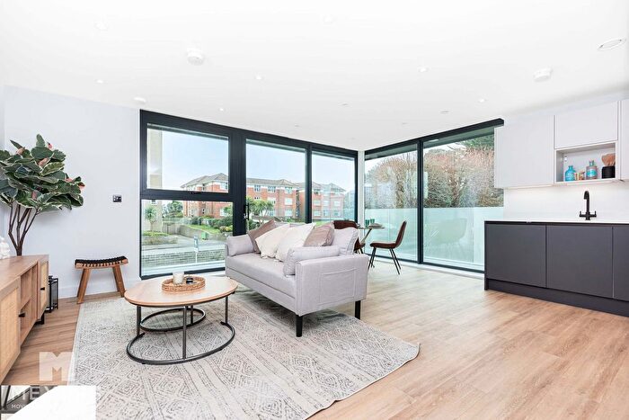 2 Bedroom Flat For Sale In Wollstonecraft Road, Bournemouth, BH5