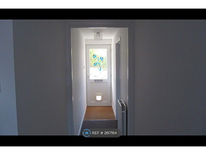 2 Bedroom Flat To Rent In Dairy Court, Crewkerne, TA18