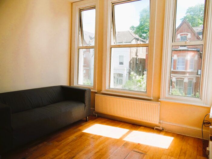 1 Bedroom Flat To Rent In Pathfield Road, Streatham Common, SW16