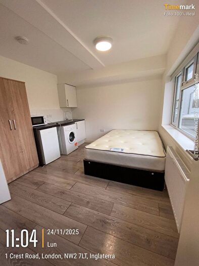 Studio To Rent In Crest Road, London, NW2