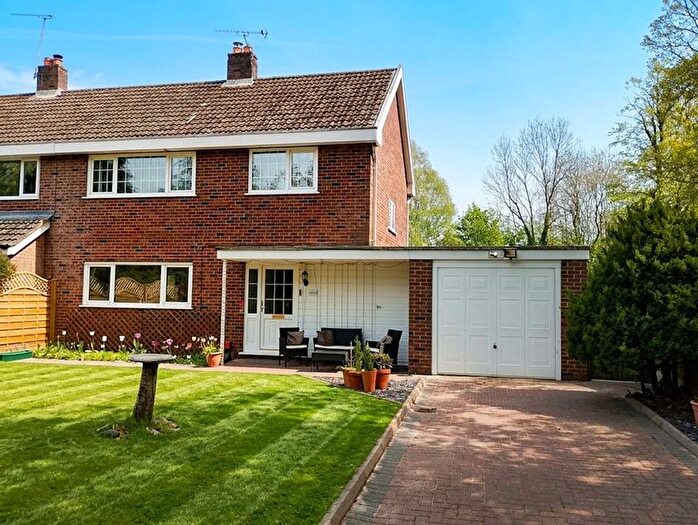 3 Bedroom Semi-Detached House For Sale In Knutsford Road, Cranage, CW4
