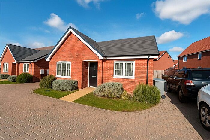 2 Bedroom Bungalow For Sale In Craigmore Close, Bourne, Lincolnshire, PE10