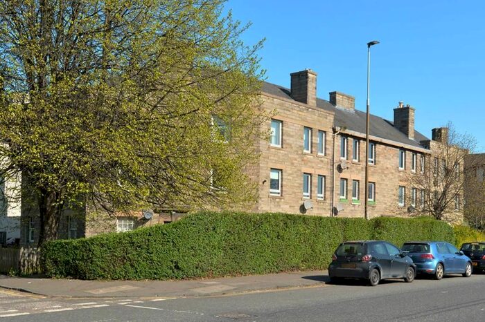 2 Bedroom Flat To Rent In Broughton Road, Edinburgh, EH7