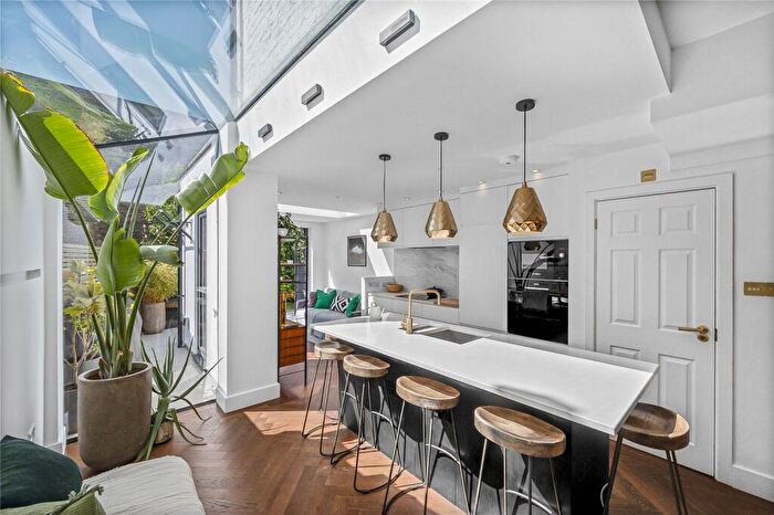 6 Bedroom End Of Terrace House For Sale In Roslyn Road, London, N15