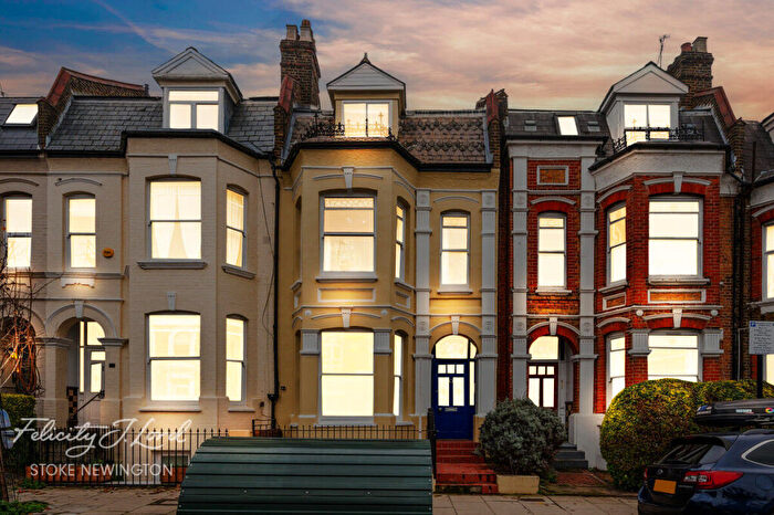 2 Bedroom Apartment For Sale In Clissold Crescent, Stoke Newington, N16