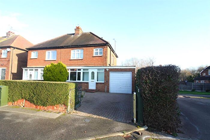 3 Bedroom Semi-Detached House For Sale In Cottingham Grove, Bletchley, Milton Keynes, MK3