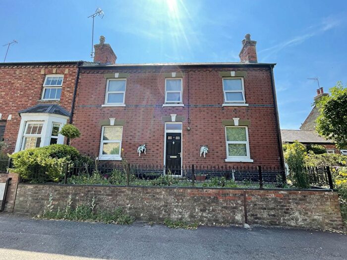 3 Bedroom End Of Terrace House For Sale In Primrose Road, Bradwell, Milton Keynes, Buckinghamshire., MK13
