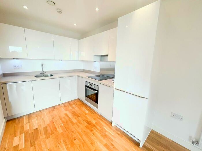 1 Bedroom Flat To Rent In Windsor Road, SL1