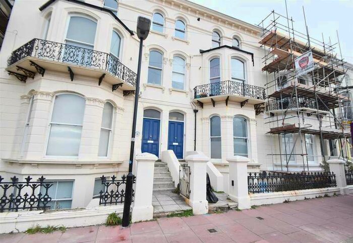 2 Bedroom Flat To Rent In White Rock Gardens, Hastings, TN34