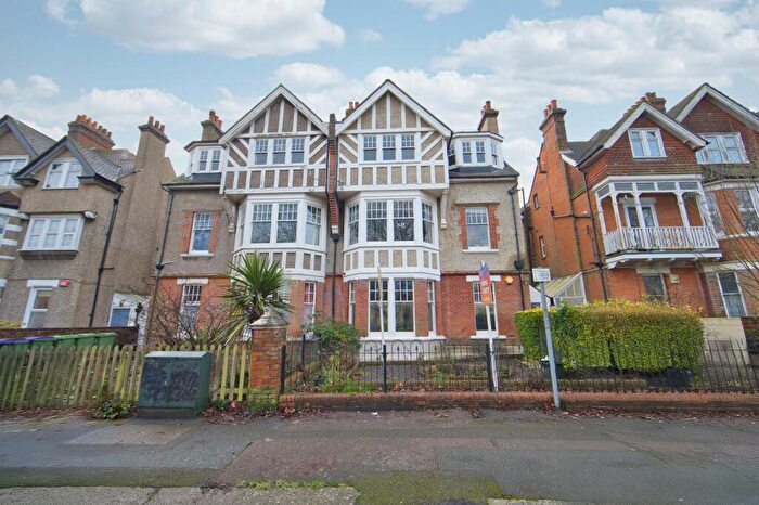 2 Bedroom Flat For Sale In Grimston Gardens, Folkestone, Kent, CT20