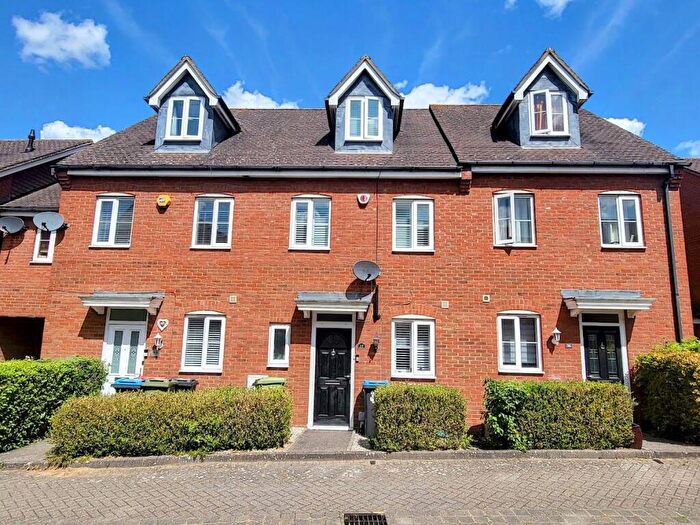 3 Bedroom Town House For Sale In Hopton Grove, Newport Pagnell, MK16