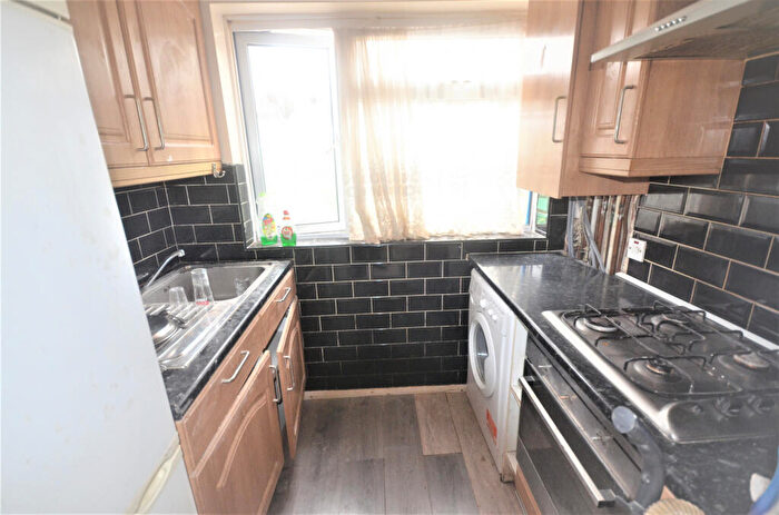 4 Bedroom Flat To Rent In Fullwell Avenue, IG5