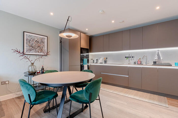 2 Bedroom Apartment To Rent In New North Road, London, ., N1