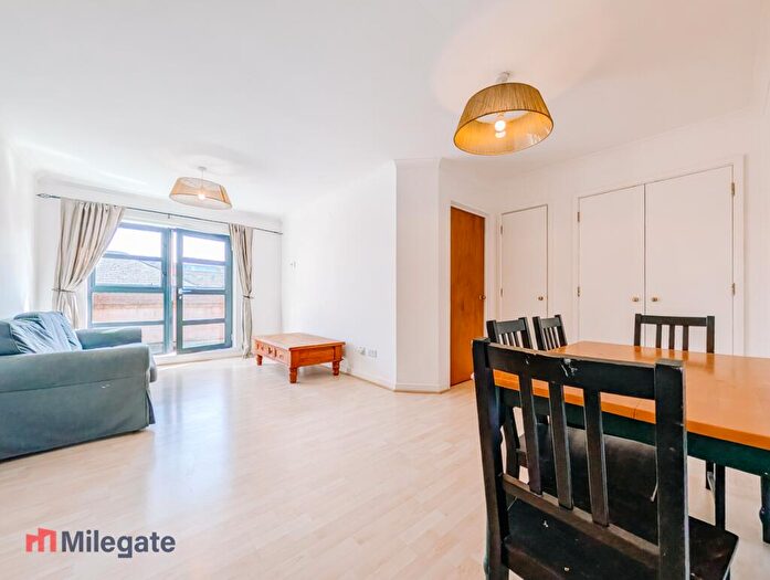2 Bedroom Flat To Rent In Back Church Lane, London, E1