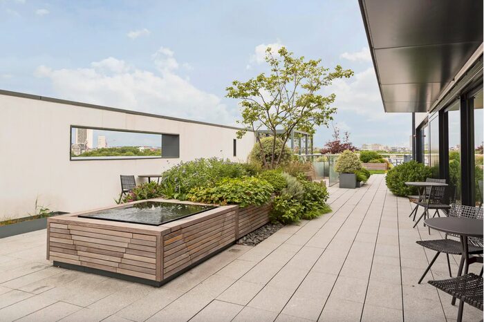 1 Bedroom Flat For Sale In Buckingham Palace Road, Victoria, London, SW1W