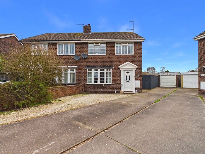 3 Bedroom Semi-detached House For Sale In Cedar Wood, Gilberdyke, HU15