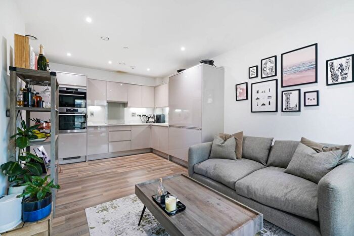 2 Bedroom Flat For Sale In Osiers Road, Wandsworth, London, SW18