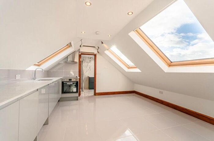 1 Bedroom Flat To Rent In Church Road, New Malden, Worcester Park, KT4